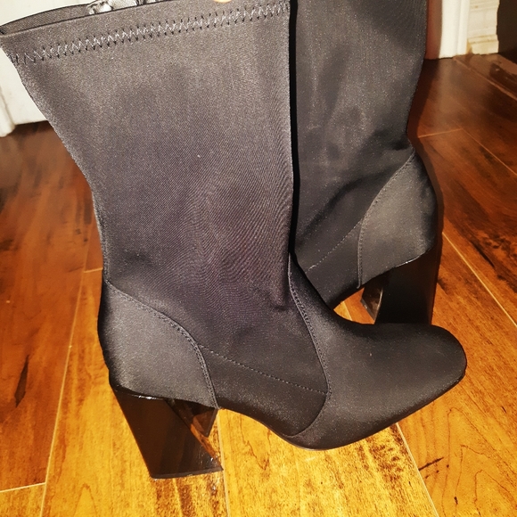 Boots - Picture 4 of 5